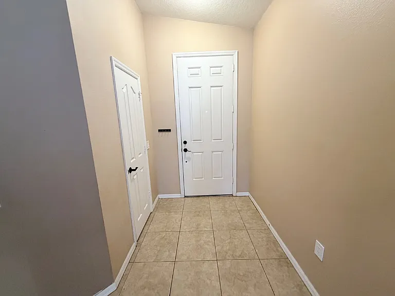3227 Ogden Dr — Photo 2
