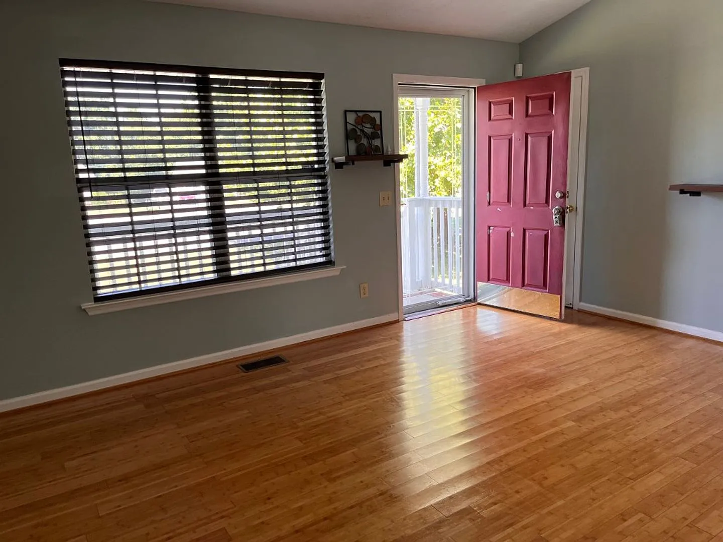 Lovely Ranch Home in Smyrna - No HOA - Landscaping Included! — Photo 3