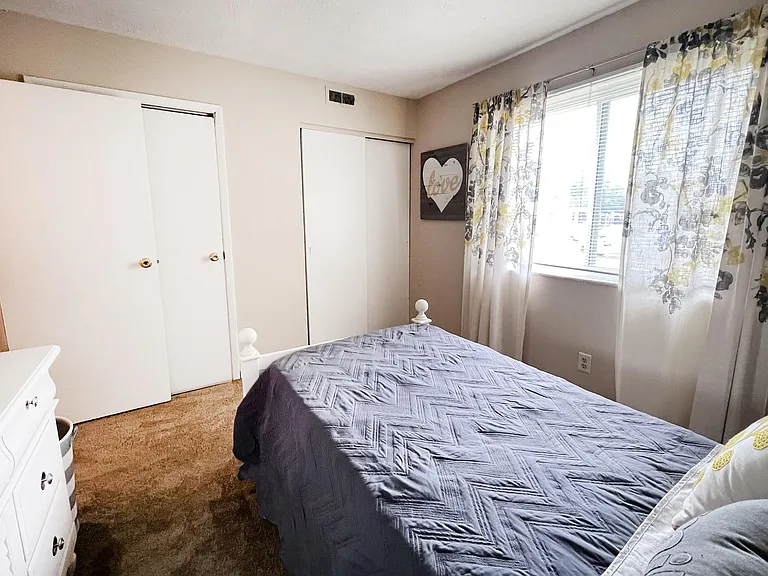 East Pointe Apartments — Photo 35