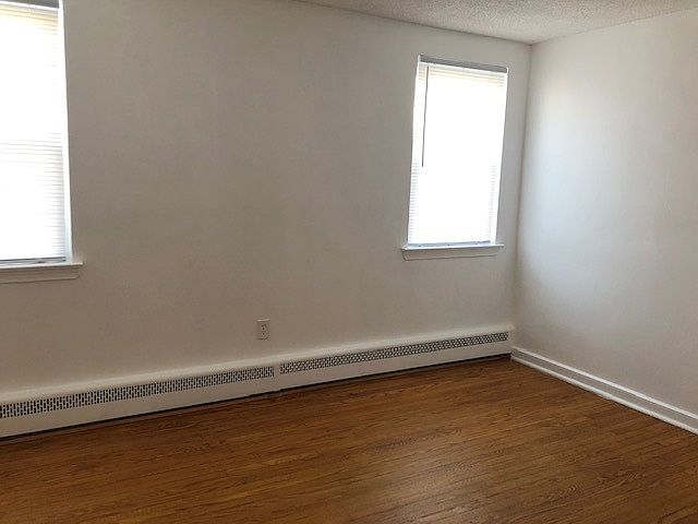 1st image of 400 Unruh Ave APT A