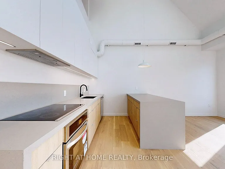 3122 Dundas St W #5 — Photo 4