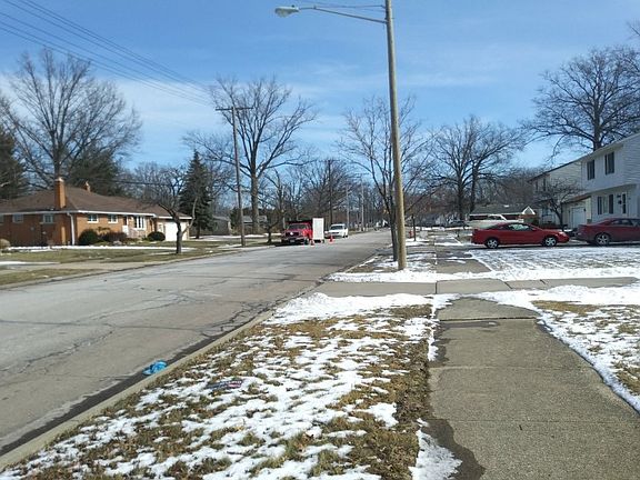 4th image of 27531 Forestview Ave