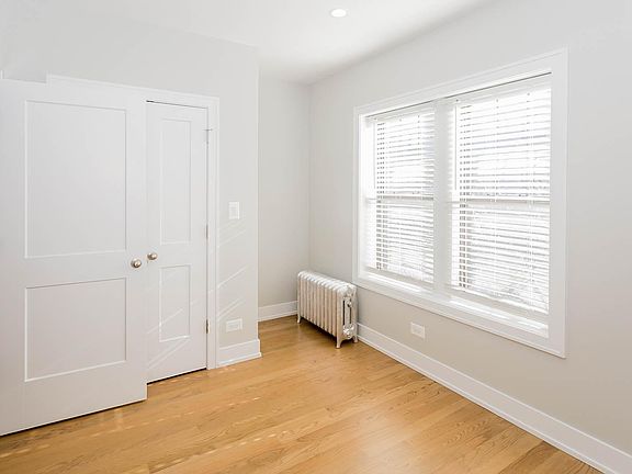 3rd image of 1950 W Wilson Ave #2AA