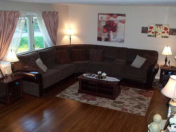 2nd image of 202 Shannon Heights Dr