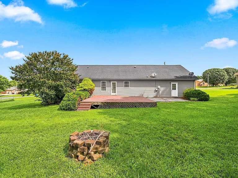 2441 Longford Dr — Photo 12