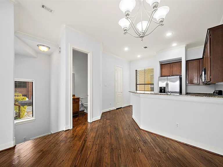 202 McGowen St #F — Photo 8
