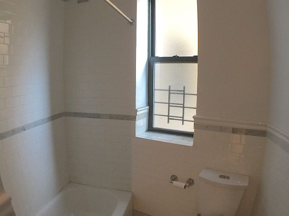 3rd image of 76 Saint Nicholas Pl APT 6