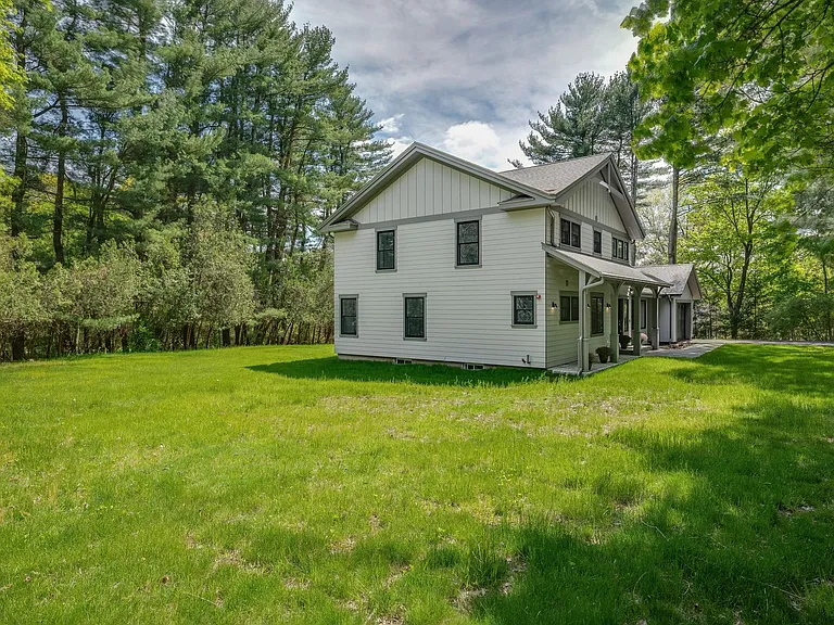 1111 Hardscrabble Rd — Photo 41