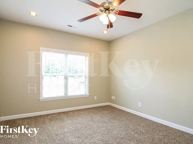 127 Scottsdale Ln — Photo 7