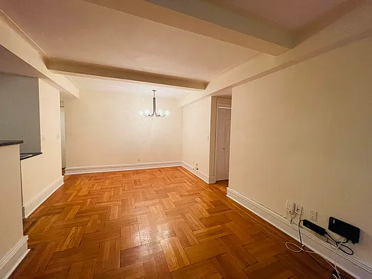 Rented by Chase Global Realty Corp | media 15