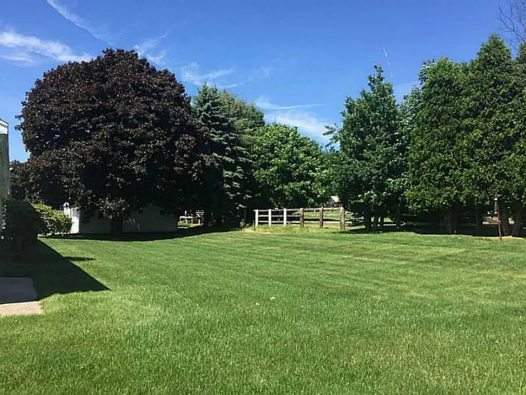 1290 W Main Rd — Photo 25