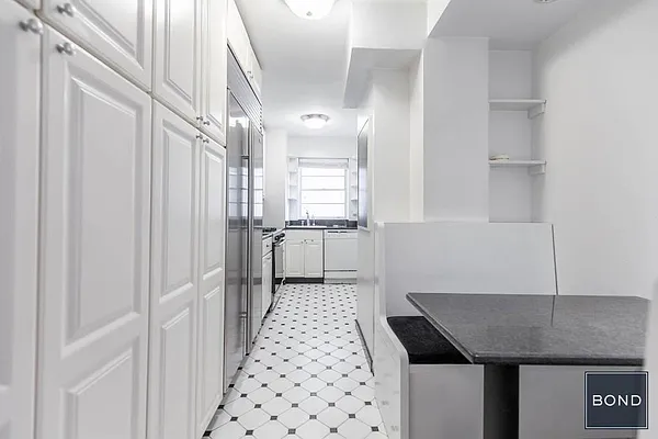 Rented by Bond New York | media 24