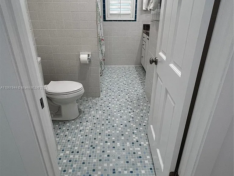 7760 Aviation Blvd — Photo 19