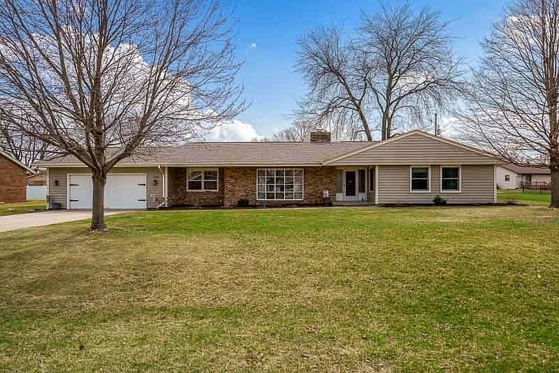 1st image of 726 E Petunia Ln