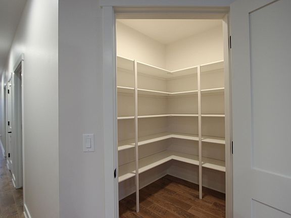 Walk-in Pantry