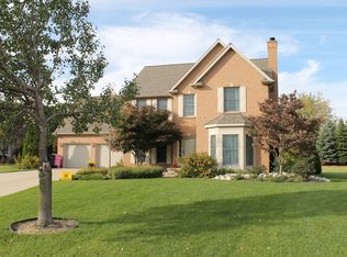 1465 Old Farm Ln, Saint Joseph, MI 49085