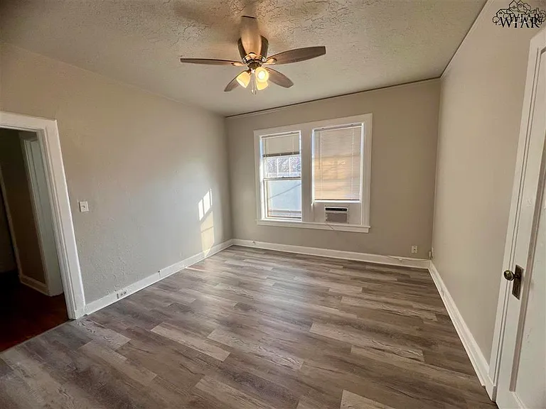1109 Harrison St — Photo 2