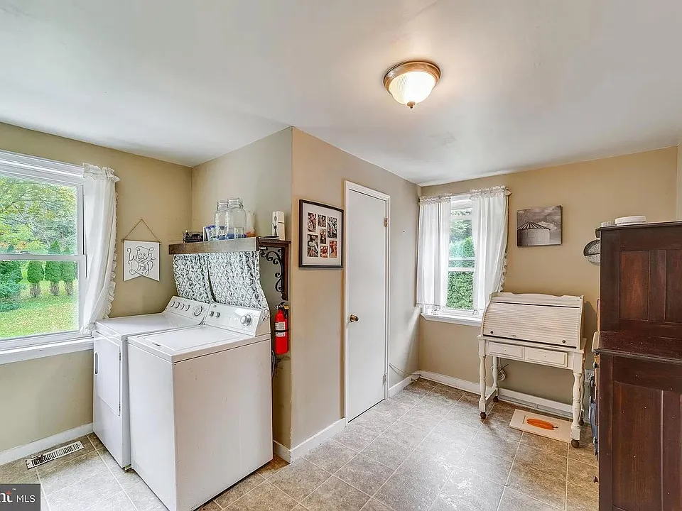 214 Glenside Ave #1