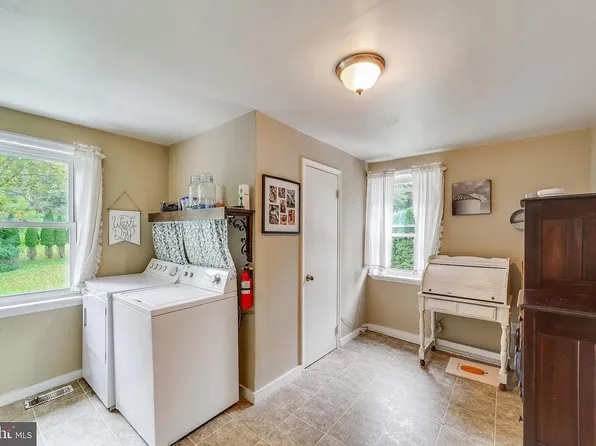 214 Glenside Ave #1, Downingtown, PA 19335