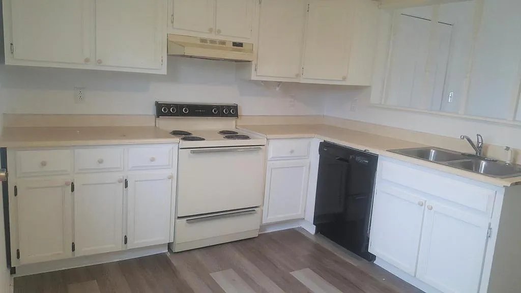 2044 Phelps LN Apt D Milan, TN 38358 — Photo 4