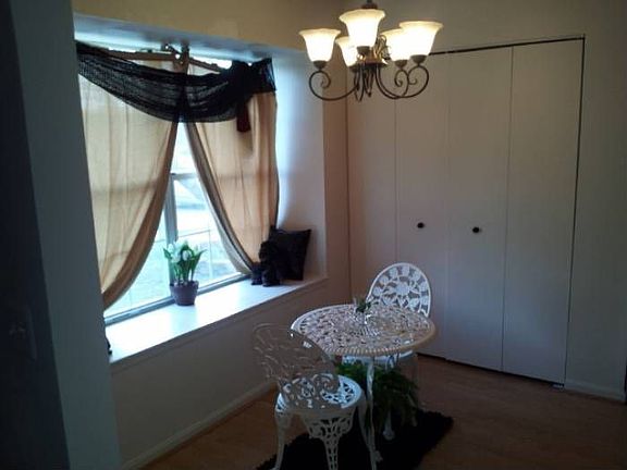 Eat-in breakfeast nook