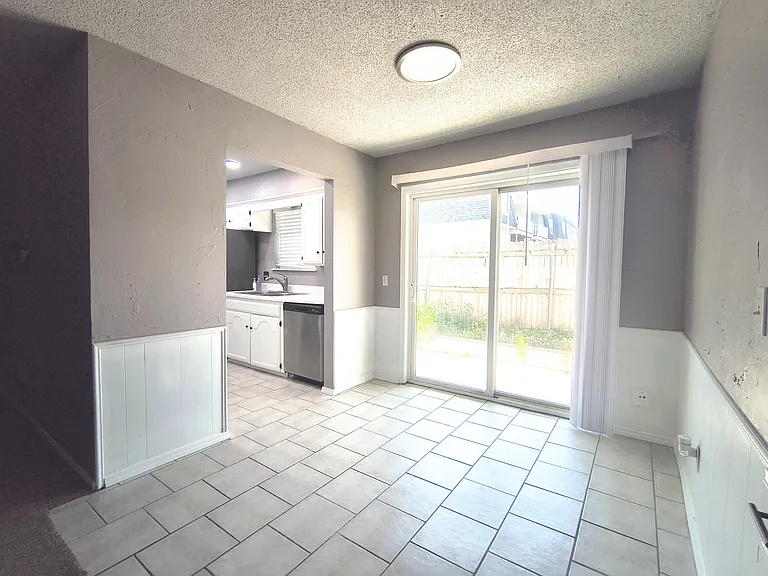 11417 N May Ave #D — Photo 12