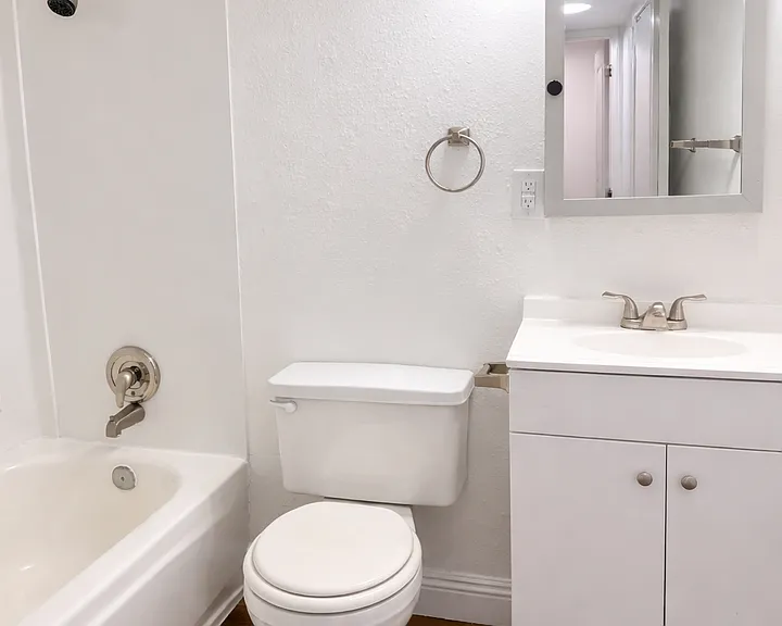 Elm Glen Apartments — Photo 10