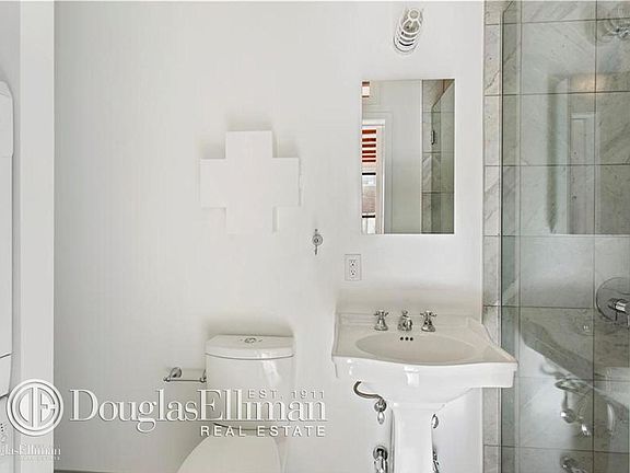 5th image of 225 15th St APT 3A