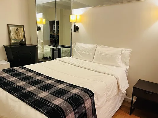 Rented by Manhattan Management Group | media 5