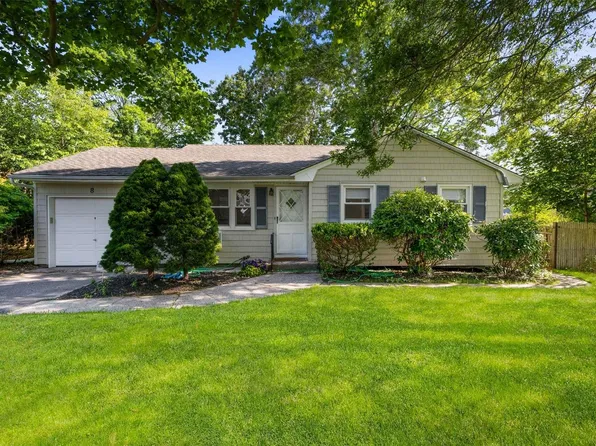 8 Faith Drive, Hampton Bays, NY 11946