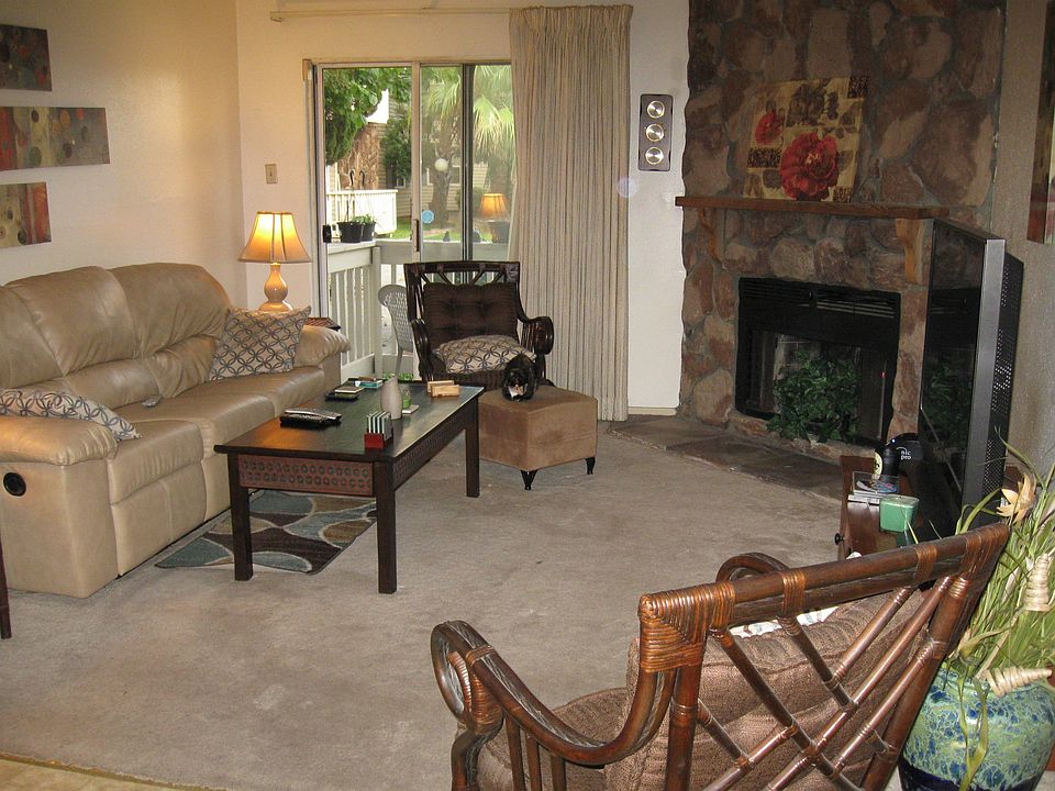2nd image of 724 Village Rd APT B