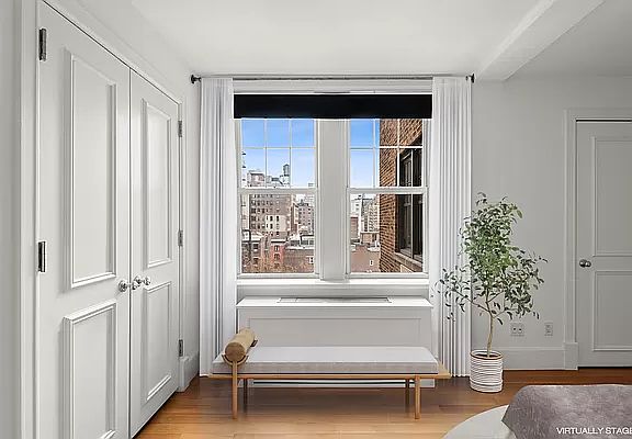 3rd image of 27 W 72nd St #1009