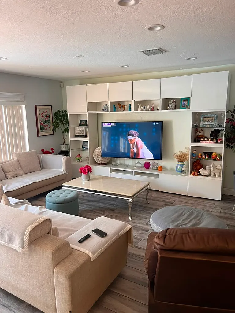 4 bed, 2.5 bath, 2070 sqft, $3,600 — Photo 1