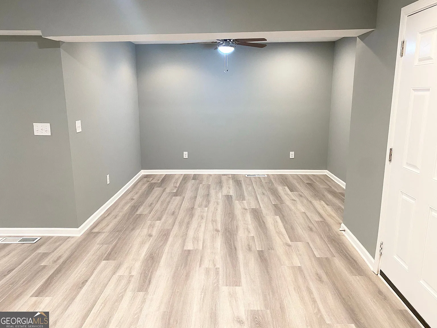 3 bed, 1212 sqft, $2,100 — Photo 4