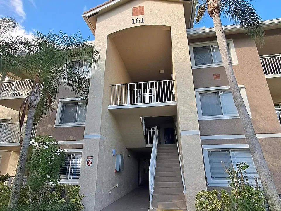 161 Palm Dr #204