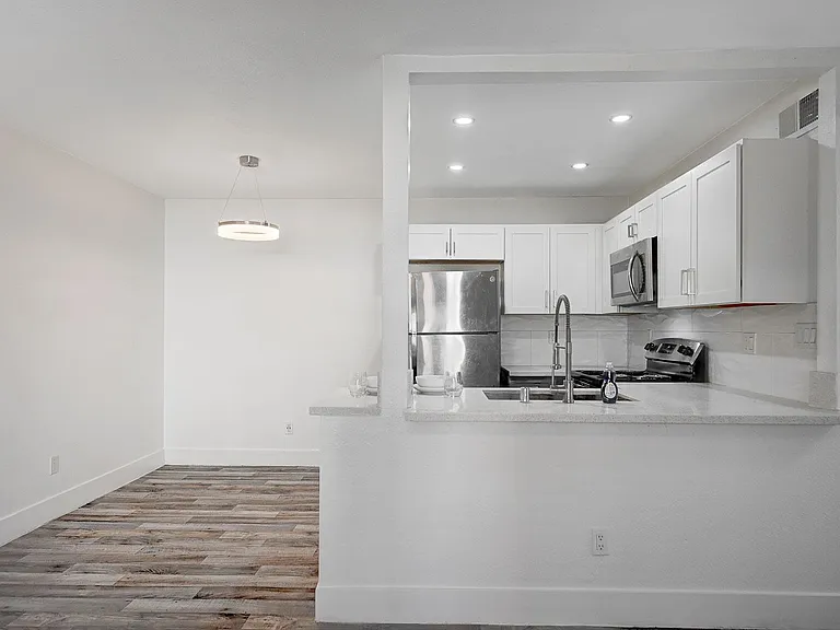 Rancho Vista Apartments — Photo 32