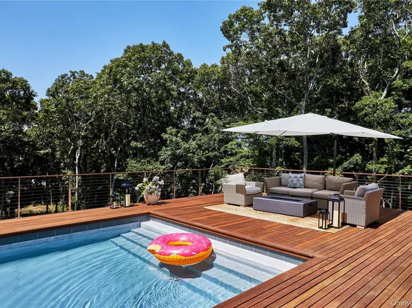 11925 Soundview Ave, Southold, NY 11971