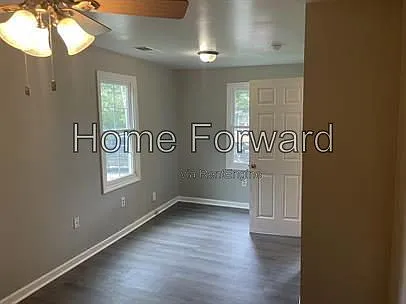 100 Bristol Ave — Photo 3
