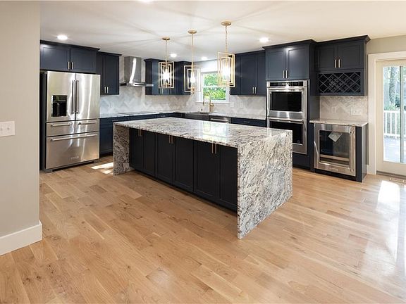 5th image of 41 Bretton Woods Dr
