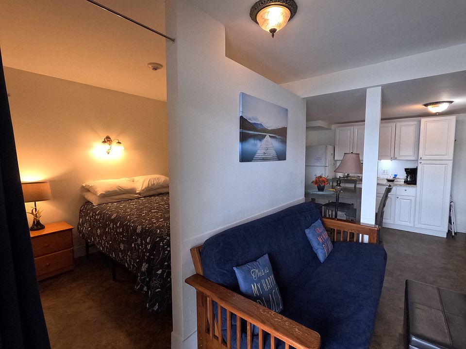 queen bedroom