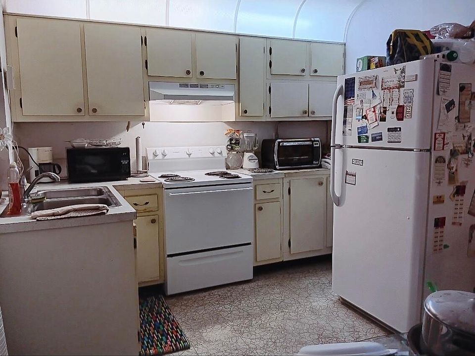 2nd image of 1005 SW 3rd Way
