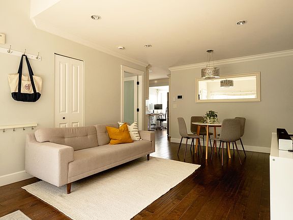 5th image of 4883 Beatrice St