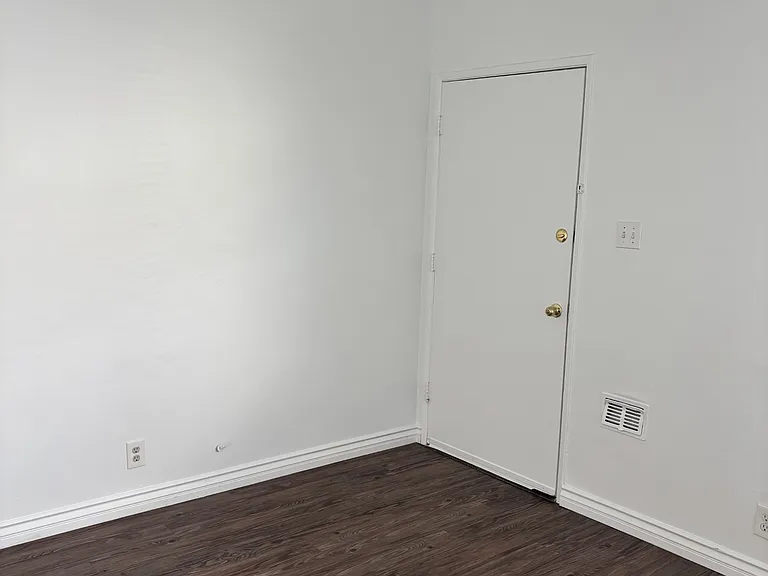 620 Temple Ave #B — Photo 8