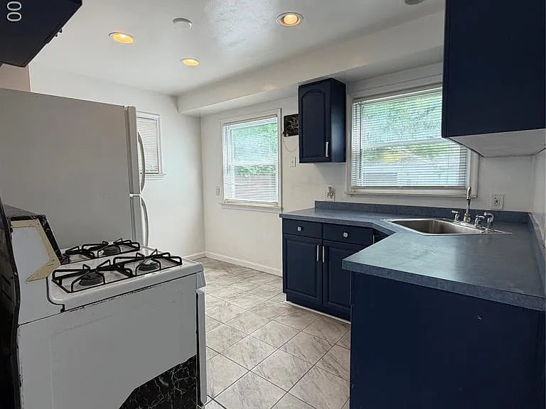 228 Auburn St — Photo 7