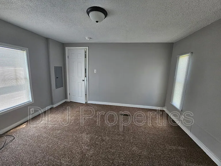 934 Eslinger Ct — Photo 4