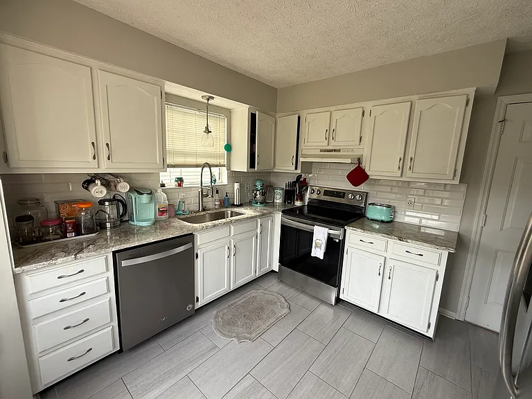 2762 Riverbend Dr — Photo 12