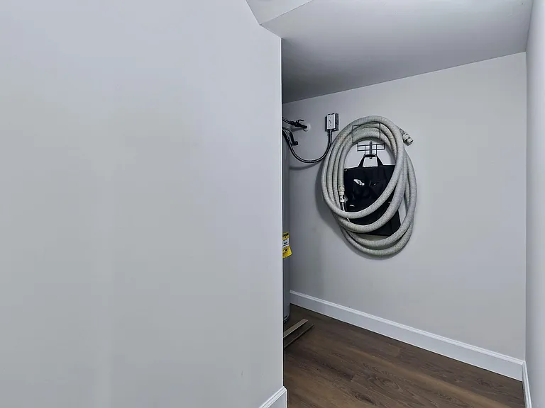 303 Caravelle Dr — Photo 22