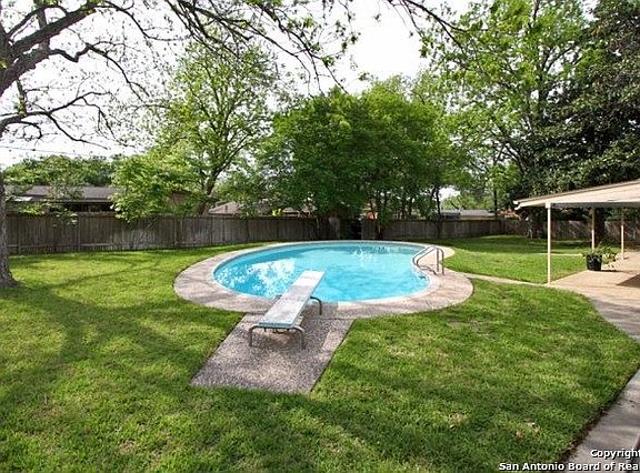 2nd image of 202 Gardenview Dr