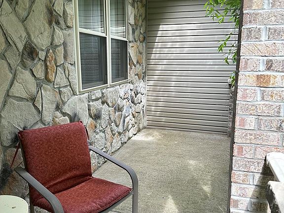 4th image of 37 Wendell Dr