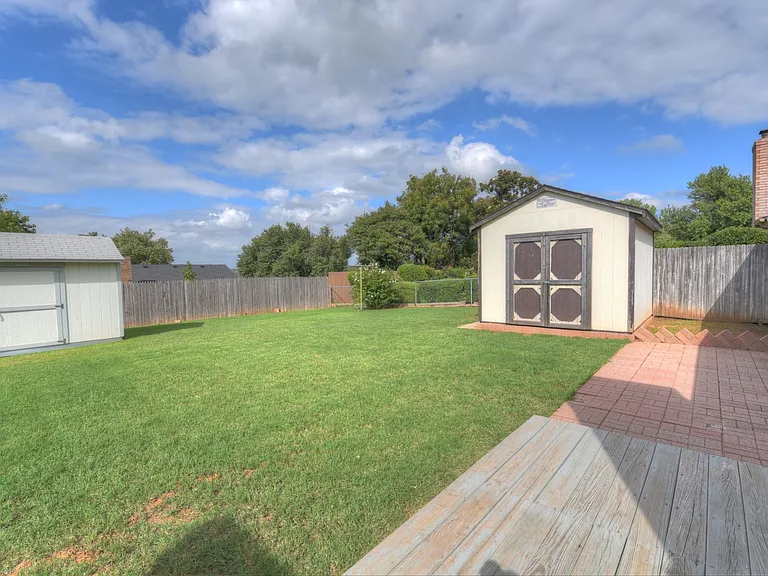 307 Vickie Dr — Photo 9